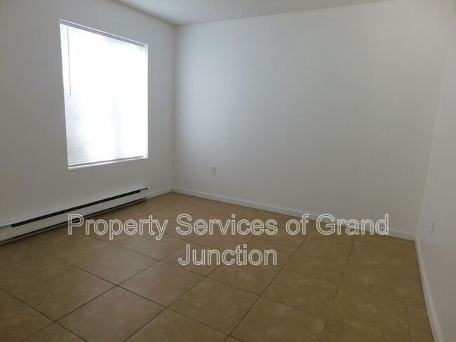 Building Photo - 869 Iowa Ave