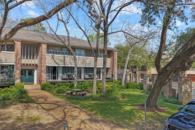 Building Photo - 604 S Ripple Creek Dr