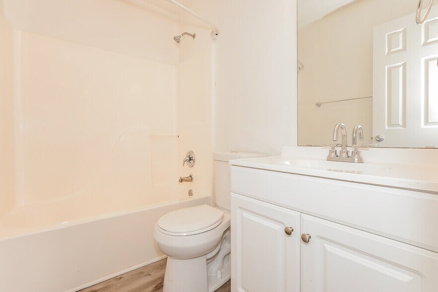 Building Photo - 1517 Buckingham Pl