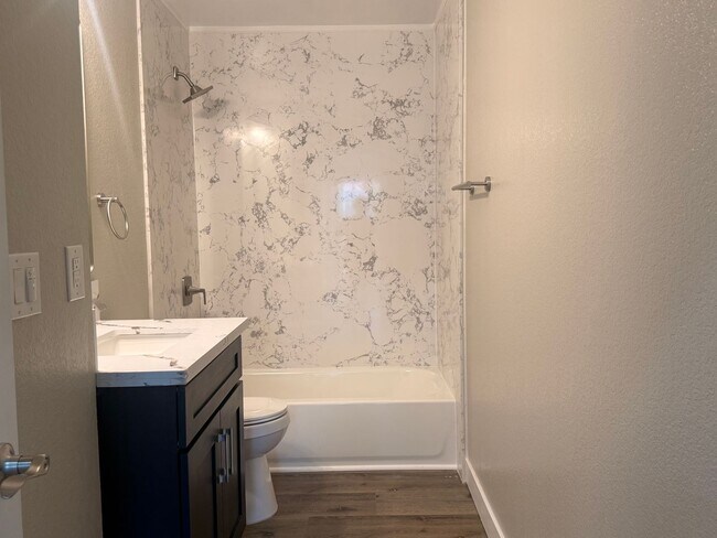 Building Photo - ADU