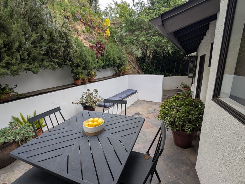 Hillside patio - 1868 Kaweah Dr