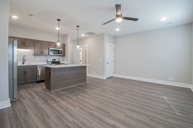 Building Photo - 1607 Jonathan Wade Cir