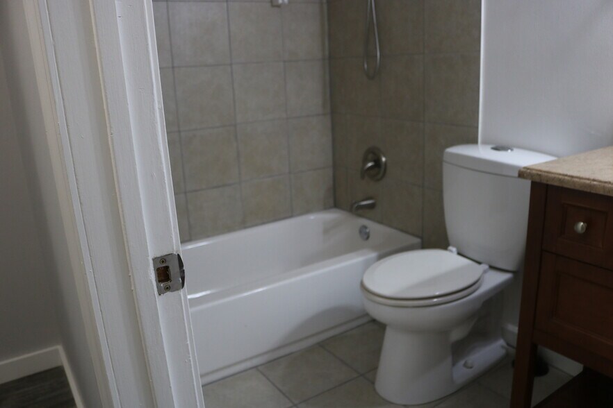 Building Photo - 3830 Kensingwood Trce