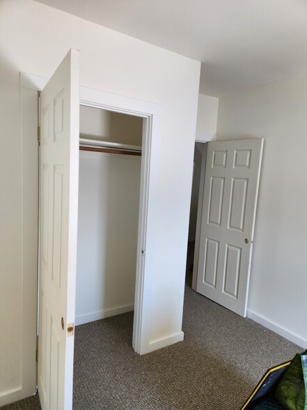 Building Photo - 115 Center Rd