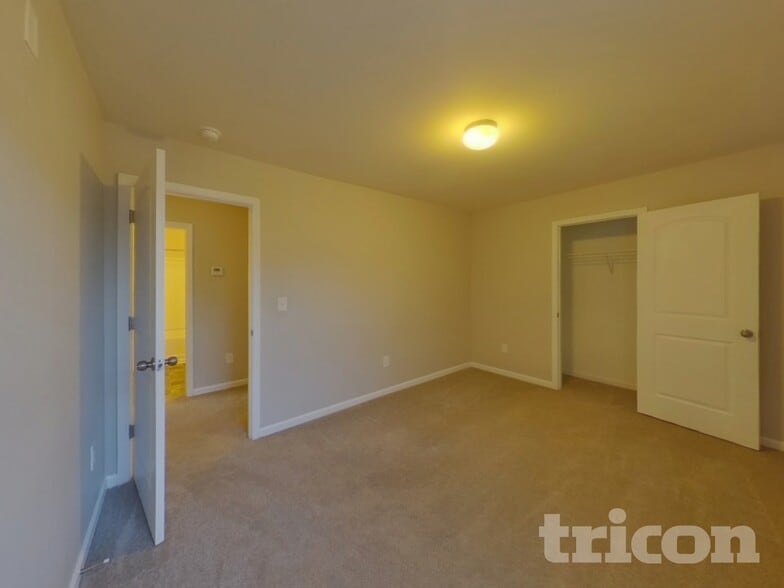 Building Photo - 117 Vermillian Dr