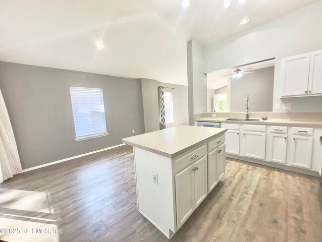 Building Photo - 204 Candlebark Dr