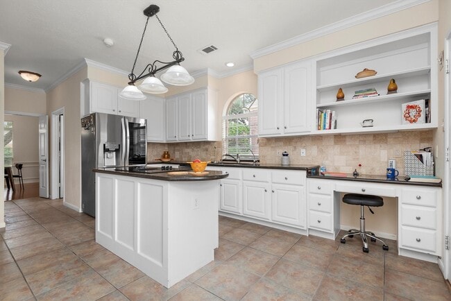 Building Photo - 22007 Crossbrook Dr