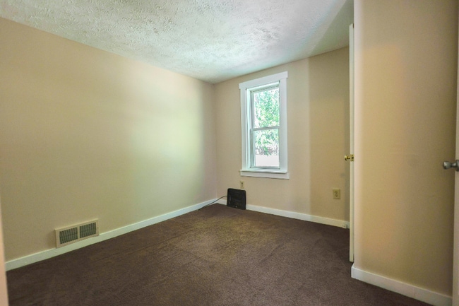 Building Photo - 6198 Hillford Ave NE