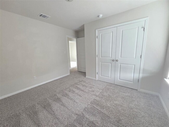 Building Photo - 220 Sun Grv Trl