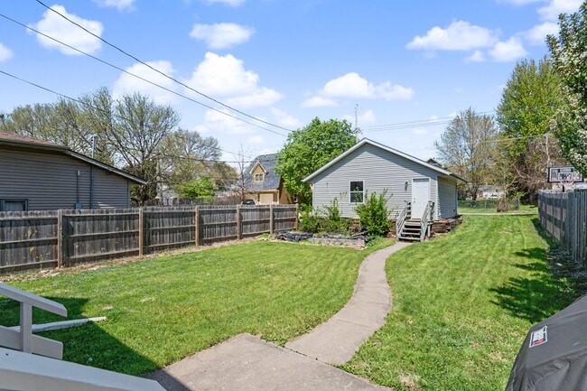 Building Photo - 1154 Hotz Ave