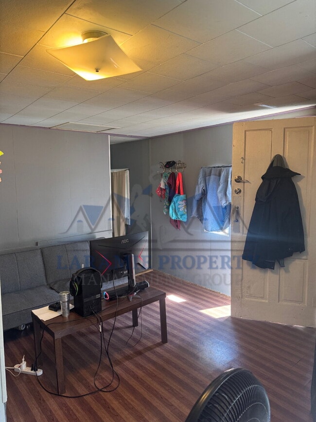 Building Photo - 1 Bed 1 Bath Cottage House