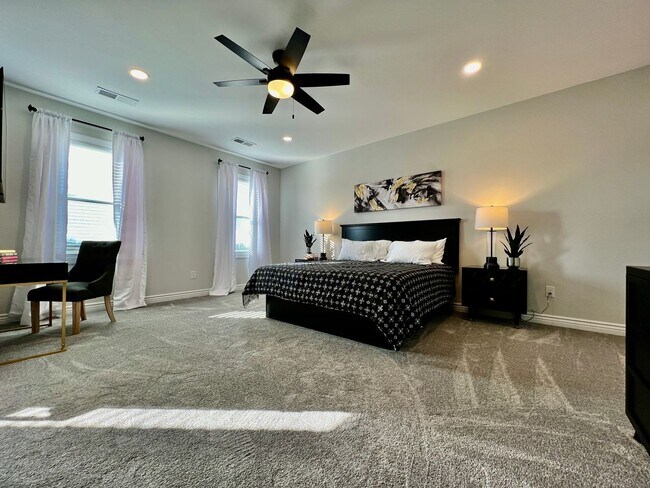 Building Photo - Luxury Home Incredible master suite Liberty Twp OH