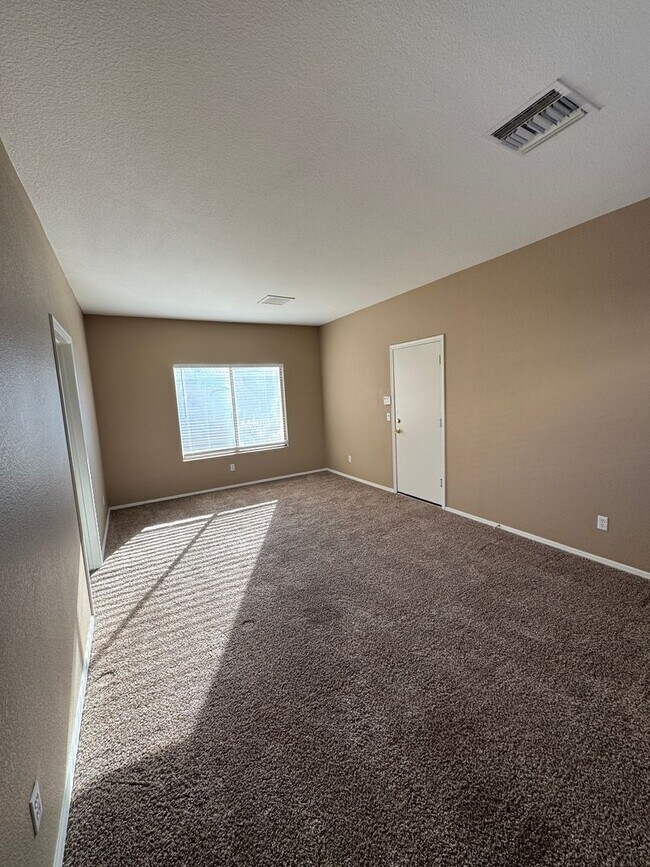 Building Photo - 9450 W Quail Ave