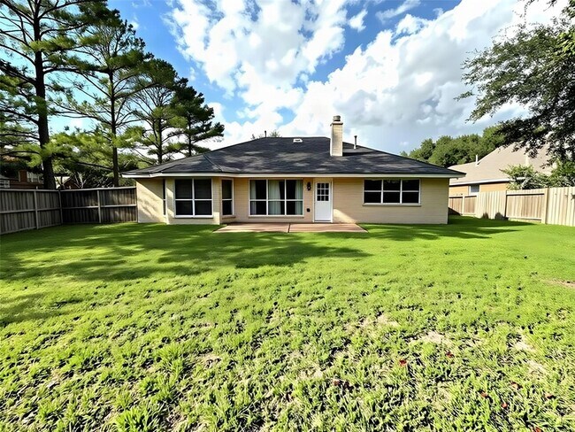 Building Photo - 1423 Greenway Village Dr