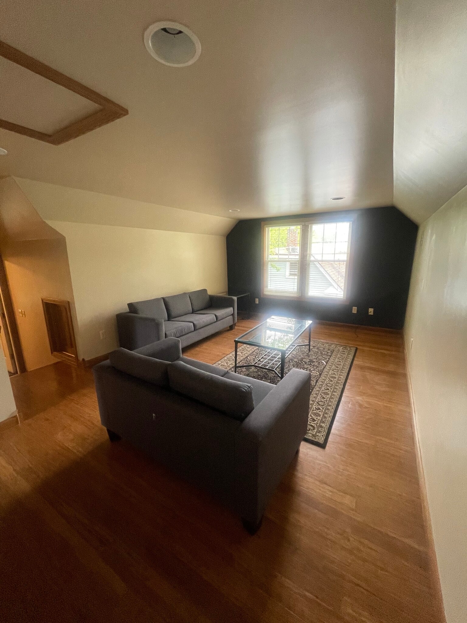 Building Photo - 806 Sybil St