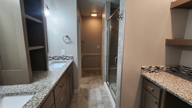 Building Photo - 3817 Yellowstone Pl