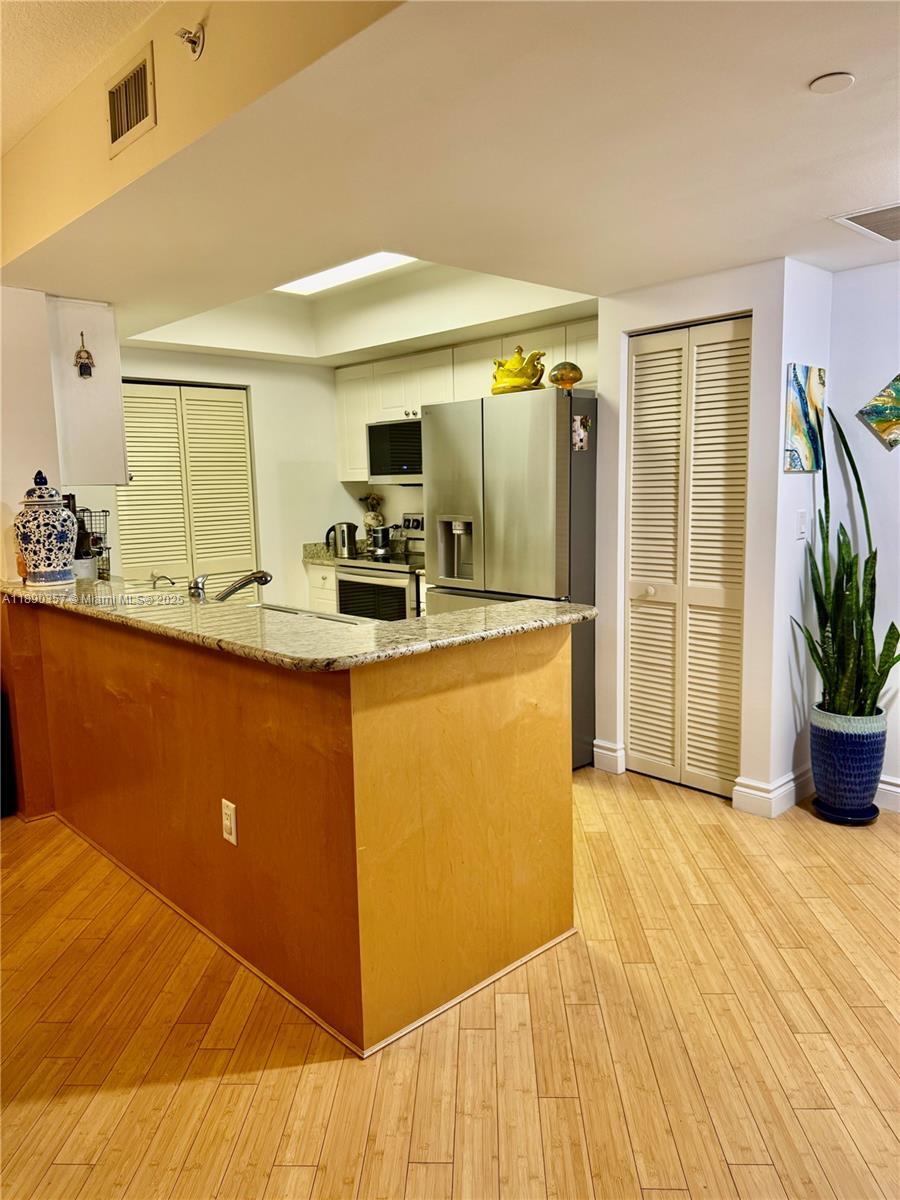 Building Photo - 19501 W Country Club Dr