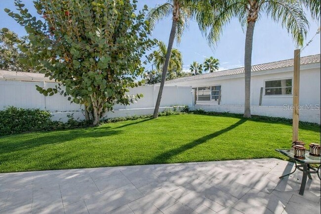 Building Photo - 741 Lantana Ave