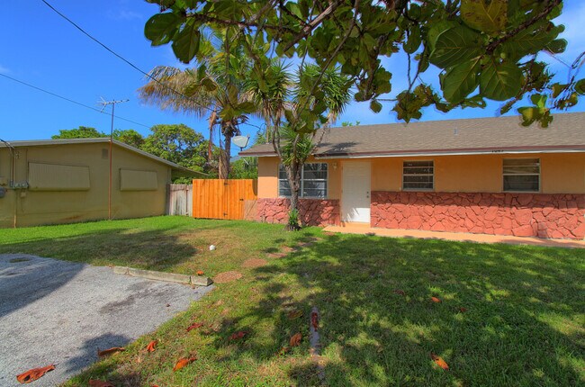 Building Photo - 1045 Miami Blvd