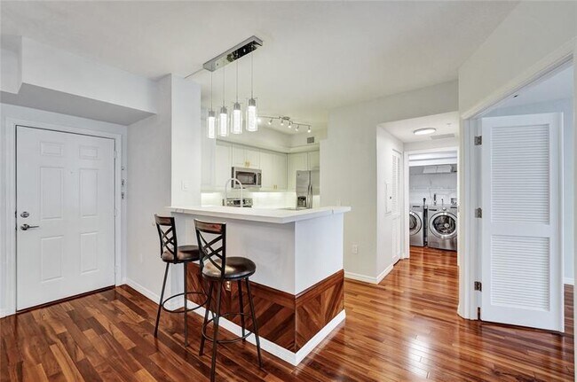 Building Photo - 2421 NE 65th St
