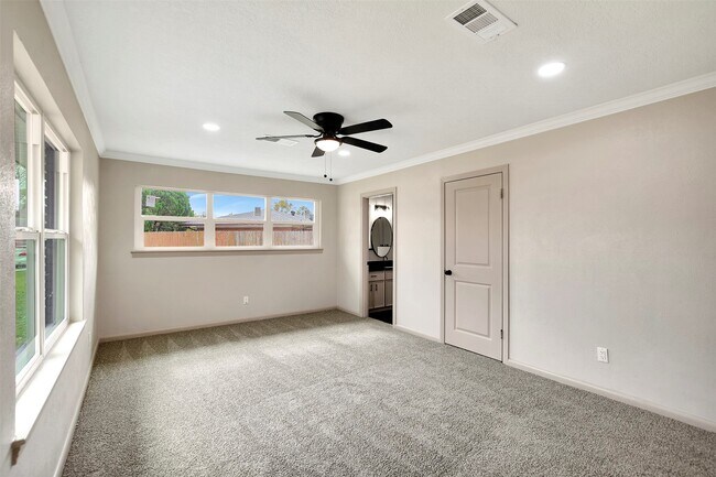 Building Photo - 1914 Monroe Dr