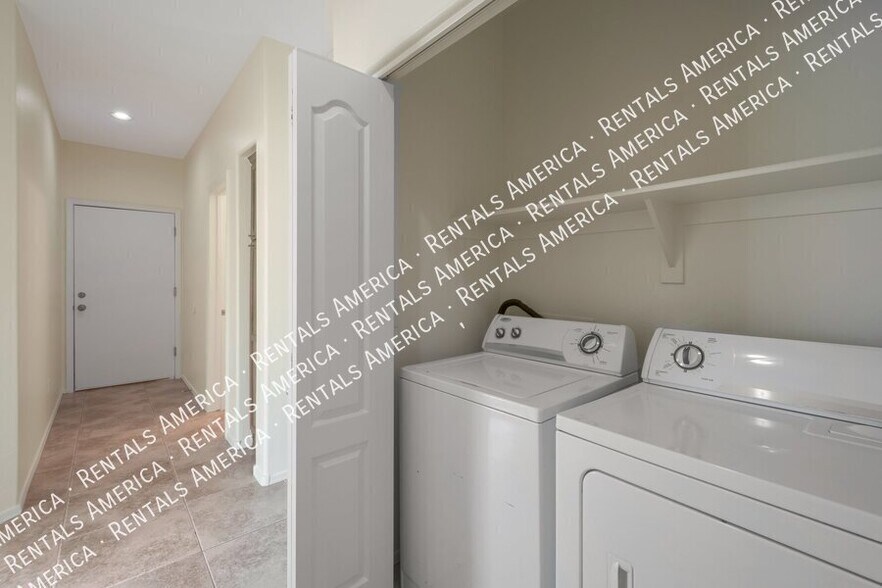 Building Photo - 3051 S Eugene