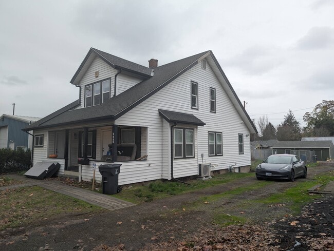 Building Photo - 1922 Commercial St NE