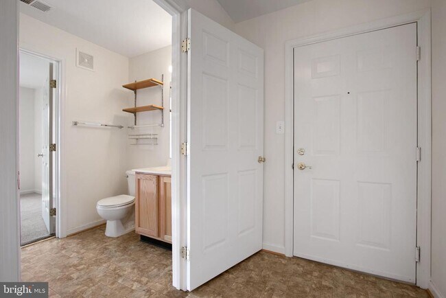 Building Photo - 502 Bradley Ct