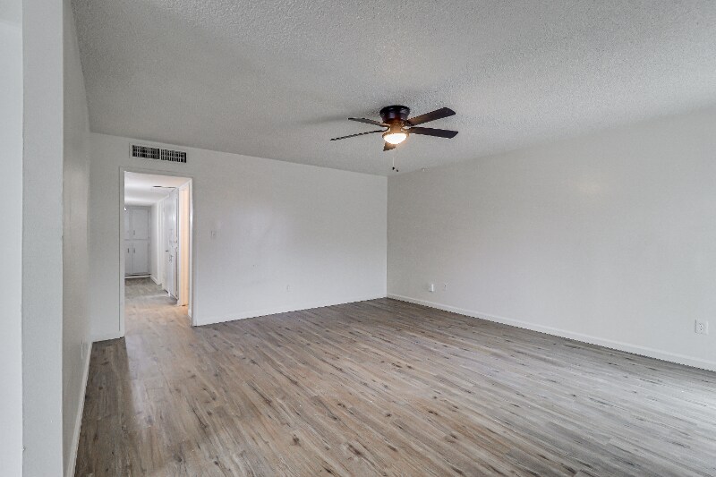 Building Photo - 1001 Mira Loma Dr