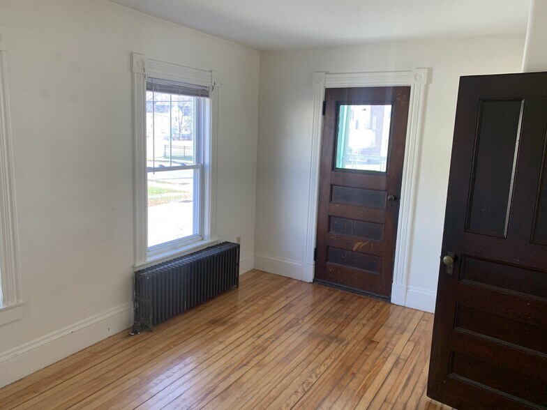 Building Photo - 88 Roxbury St