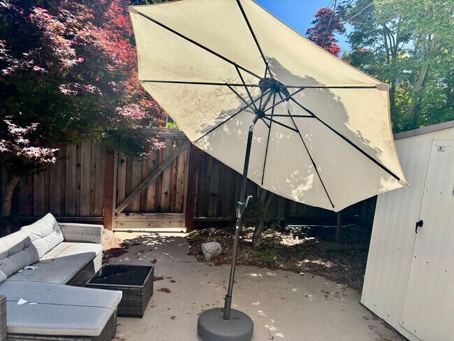 Building Photo - Bright & Airy 3-Bedroom Condo in Prime Moraga Location!