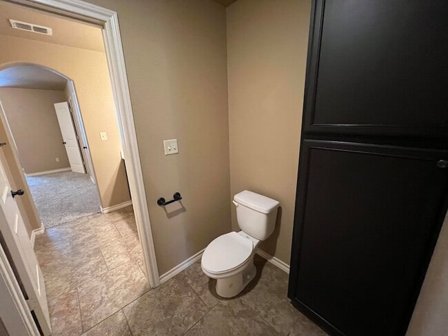 Building Photo - 10509 Quinton Ave