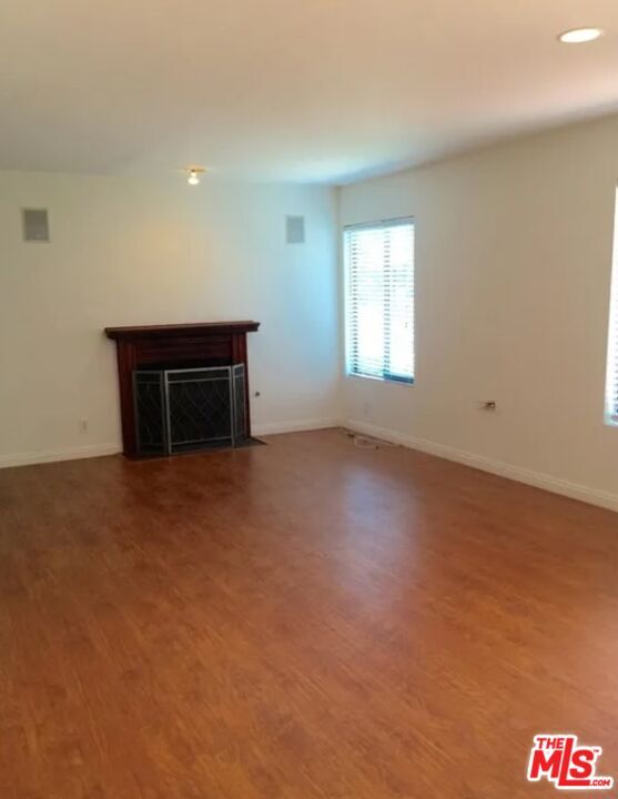 Building Photo - 10574 Sunland Blvd