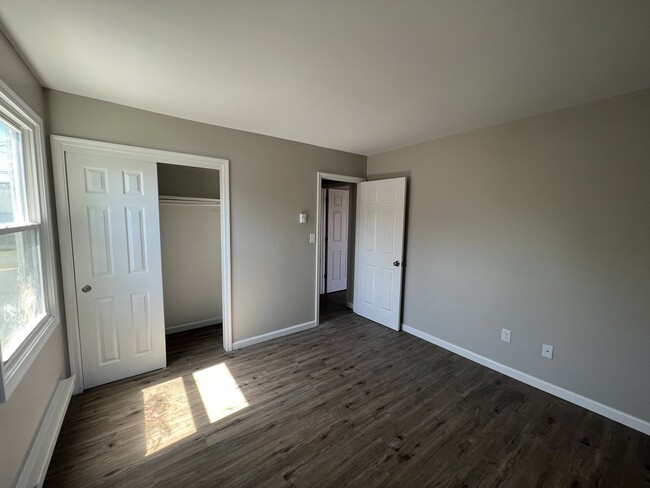 Building Photo - AVAILABLE NOW! Newly Renovated 2BR in Alle...