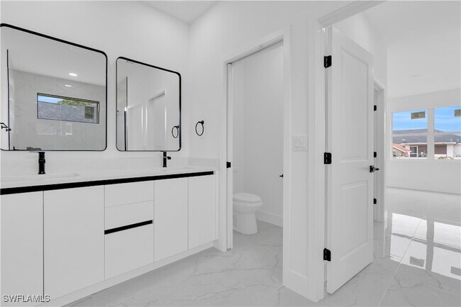 Building Photo - 100 W 11th St