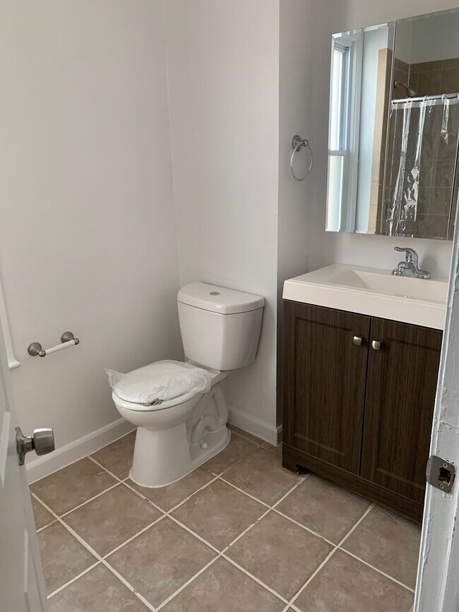 Building Photo - 142 Walnut St