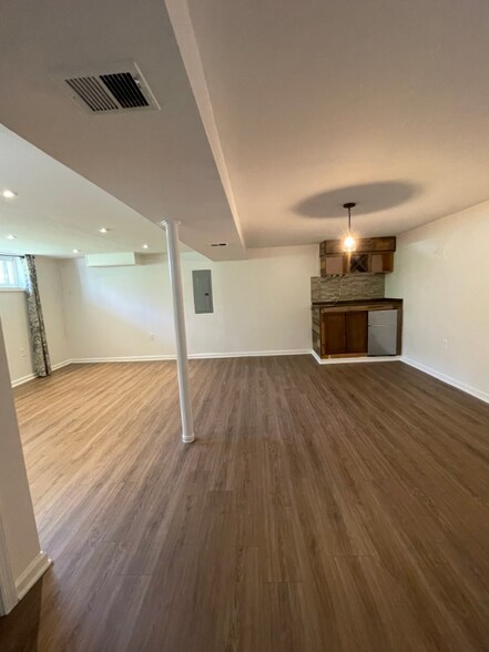 Building Photo - 5609 Dundalk Dr