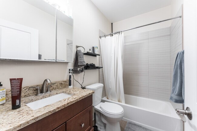 Building Photo - 3047 N Kimball Ave