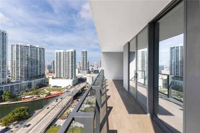 Building Photo - 68 SE 6th St