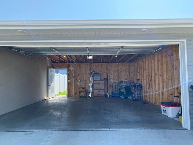 Building Photo - New Construction Townhouse for Rent - Tham...