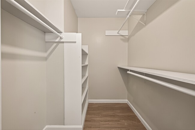 Building Photo - 9502 Skyline Dr