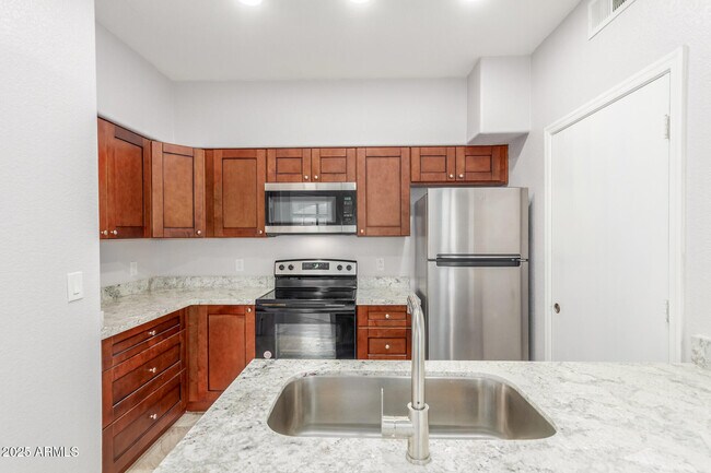 Building Photo - 5302 E Van Buren St