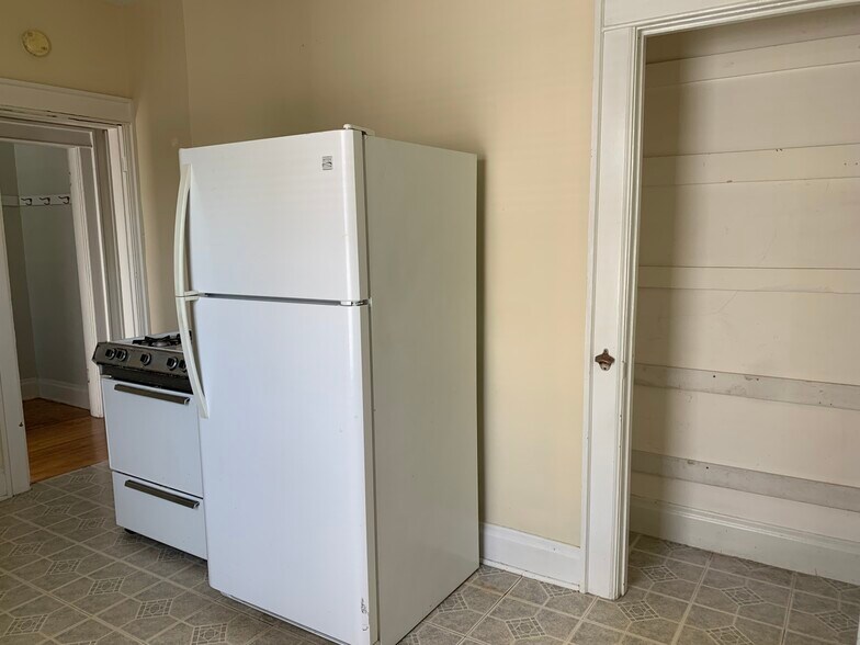 Kitchen - 2535 Summit Street