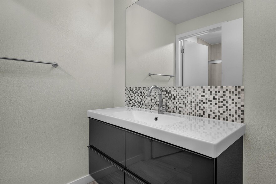 Building Photo - 200 N Swall Dr