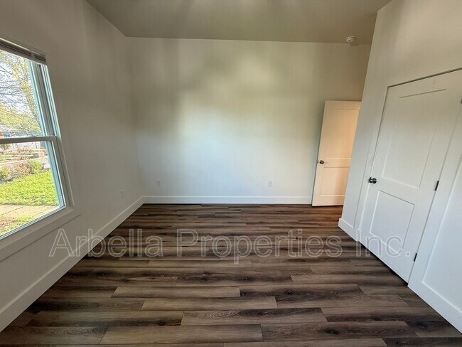 Building Photo - 829 Hamilton St