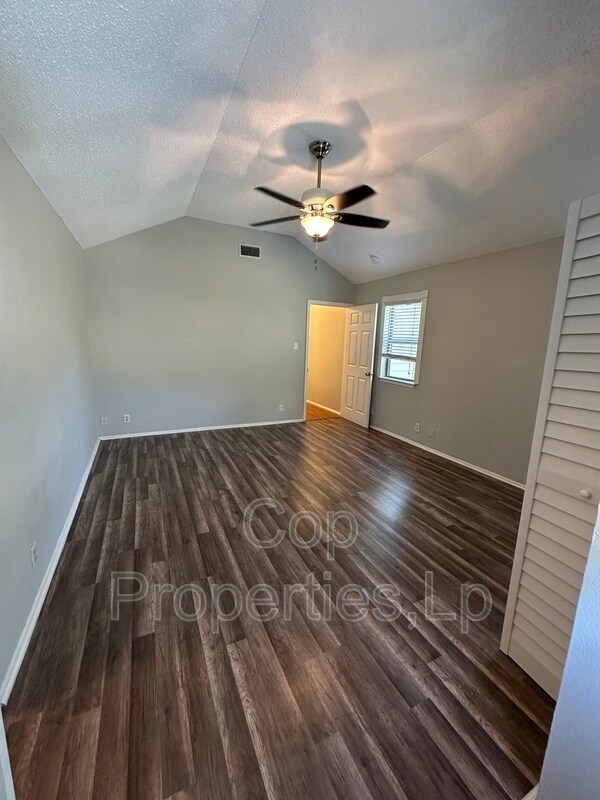Building Photo - 8573 Echo Creek Ln