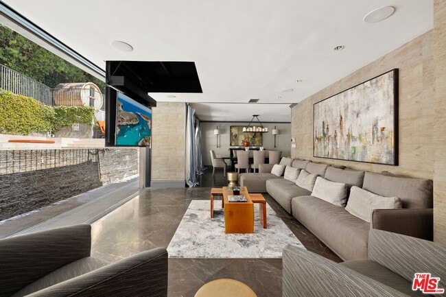 Building Photo - 3300 N Knoll Dr