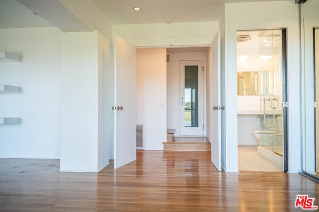 Building Photo - 8895 Appian Way