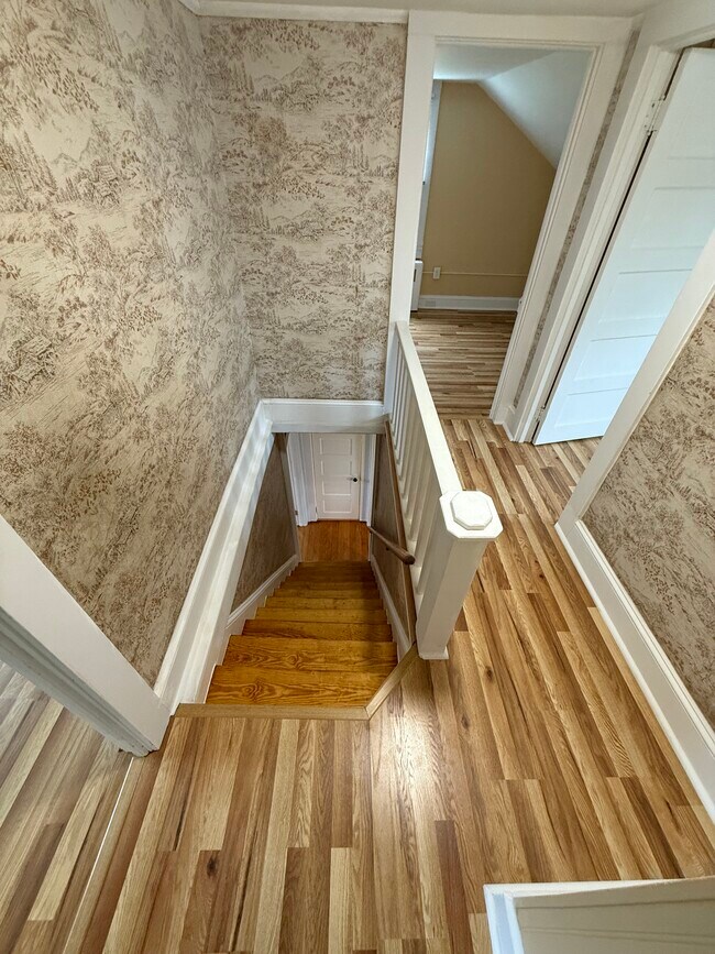 Building Photo - 231 Mansfield Ave