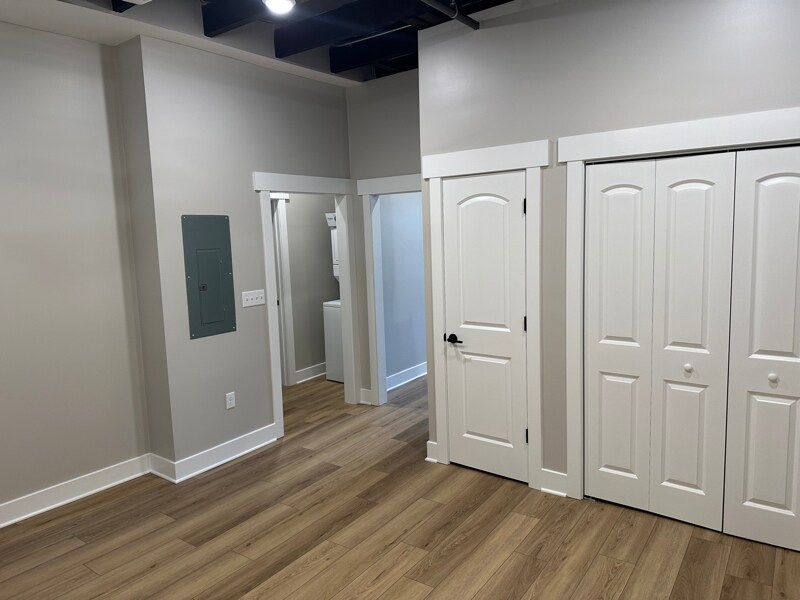 Building Photo - 104 S 4th St